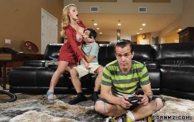 Brazzers – Joslyn James Moms Got New Boobs