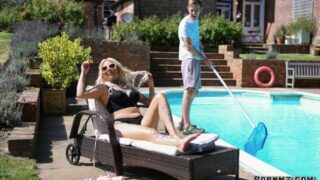 [Brazzers] Chloe Savage – Pushing The Pool Boy